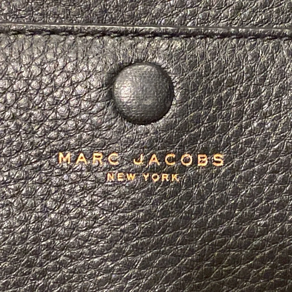 MARC JACOBS NEW YORK EMPIRE CITY WALLET CROSBODY BAG PURSE GOLD CHAIN - Picture 7 of 16